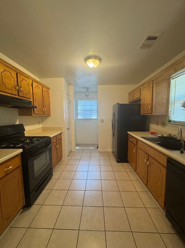 Foto del edificio - 95 Hampton Oaks Dr