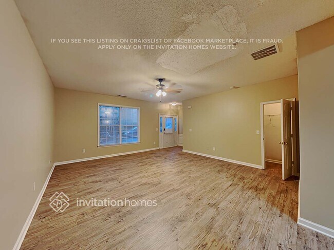 Foto del edificio - 151 Riverstone Commons Cir
