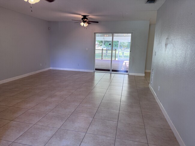 Foto del edificio - 319 NW Byron St