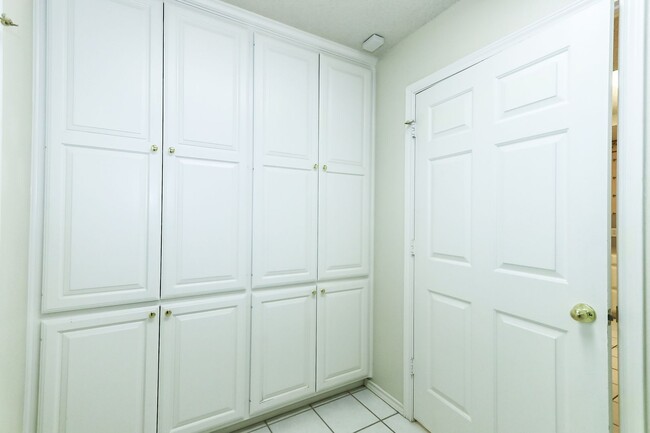 Foto del edificio - Gorgeous Town-Home In Convenient Location!