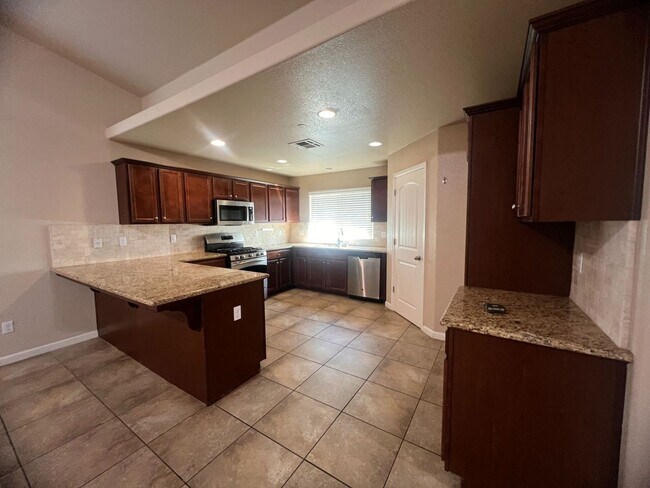 Foto del edificio - 4301 E Hillcrest Ave
