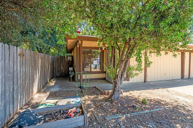 Foto del edificio - 4830 Suncrest Way