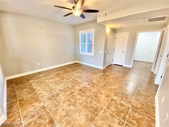 Foto del edificio - 6868 Sky Pointe Dr