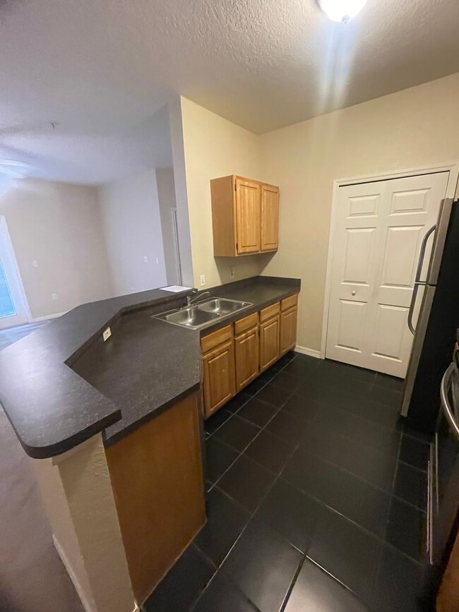Building Photo - Gated Townhome in MetroWest