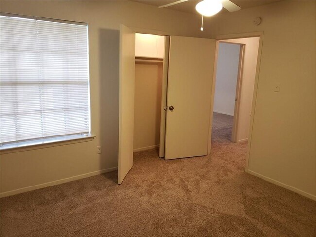 Foto del edificio - Available now!