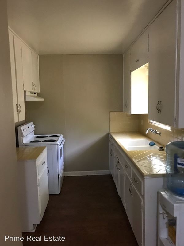 Building Photo - 3 br, 1 bath House - 1045 Burr Dr.