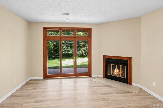 Building Photo - 13831 Amiot Dr