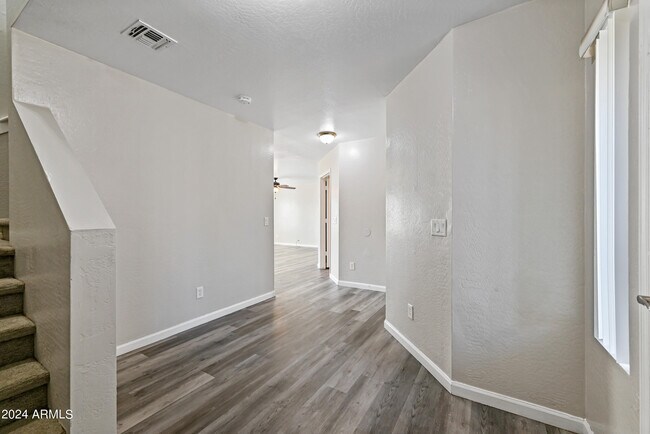 Building Photo - 13025 W Lisbon Ln