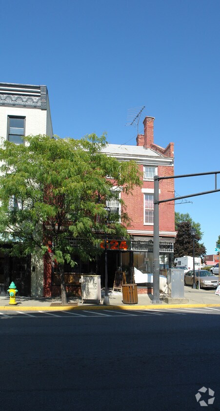 Building Photo - 624 Warren St