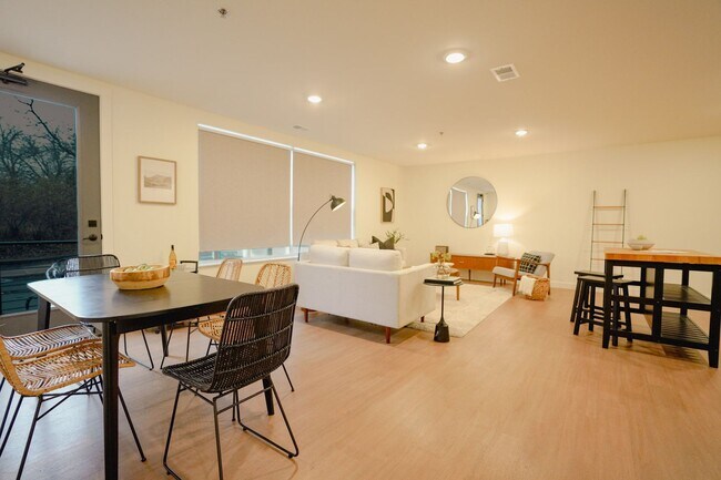 Interior Photo - 476 Taylor Apartments