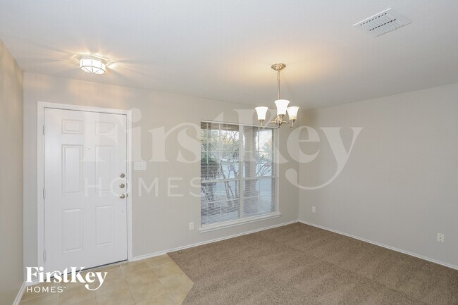 Foto del edificio - 7367 Lyia Br