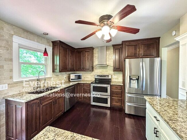 Building Photo - 3-Bedroom, 2-Bathroom Home with Basement a...