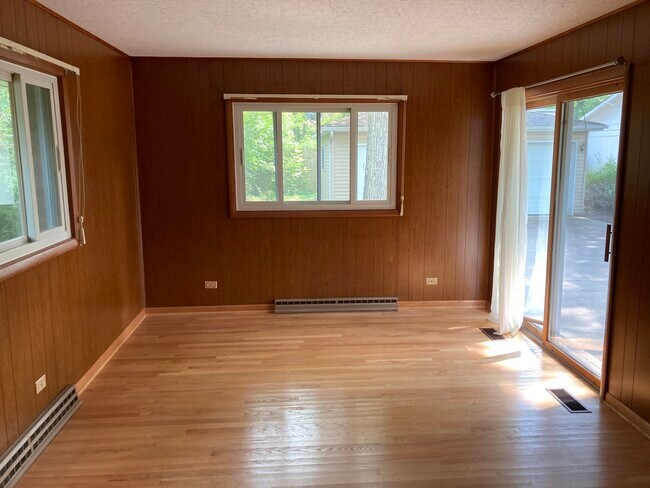 Building Photo - 755 Greenview Pl