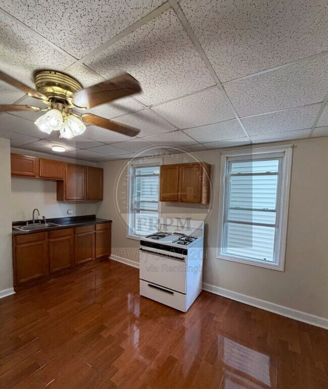 Building Photo - 207 Rodman St