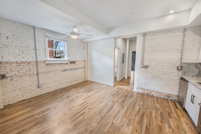 Foto del edificio - NEW PRICE Spacious One Bedroom/One Bathroom Apartment with Private Patio in Steps from the Atlant...