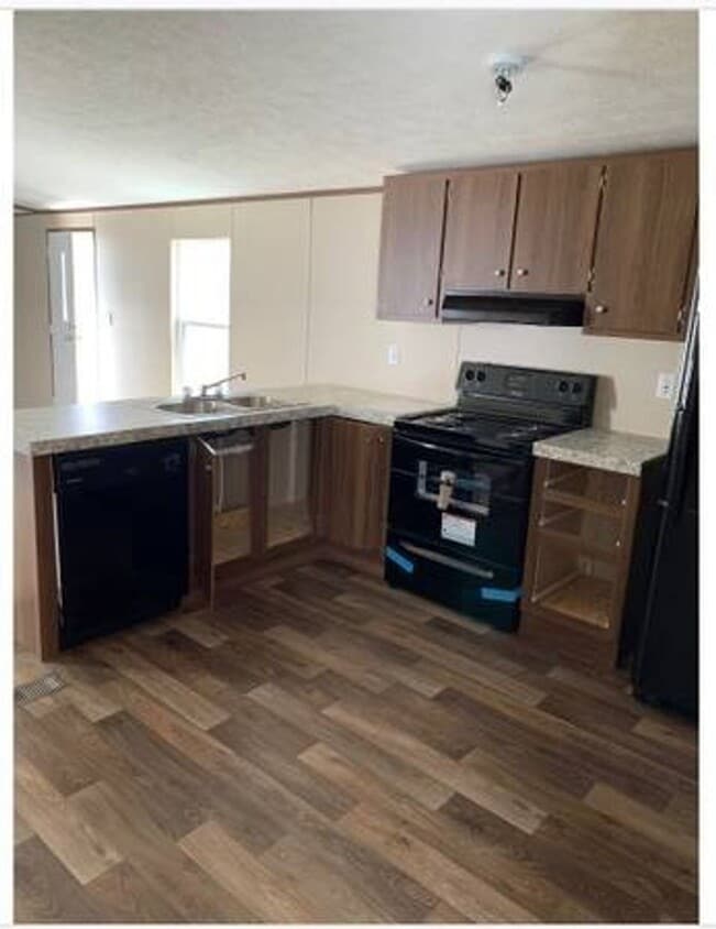 2 BD/2 BA Trailer Home $1450 Pet Friendly and Students Welcome with Co-Signers-Available May 15th - 2 BD/2 BA Trailer Home $1450 Pet Friendly and Students Welcome with Co-Signers
