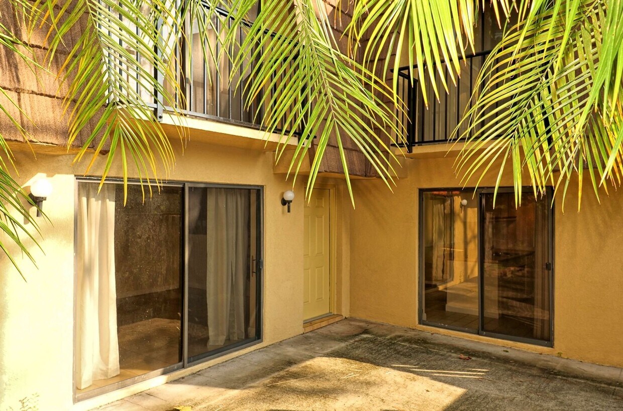 This 2/2.5 spacious townhouse could be you... - This 2/2.5 spacious townhouse could be you...