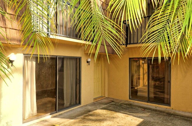 This 2/2.5 spacious townhouse could be you... - This 2/2.5 spacious townhouse could be you...