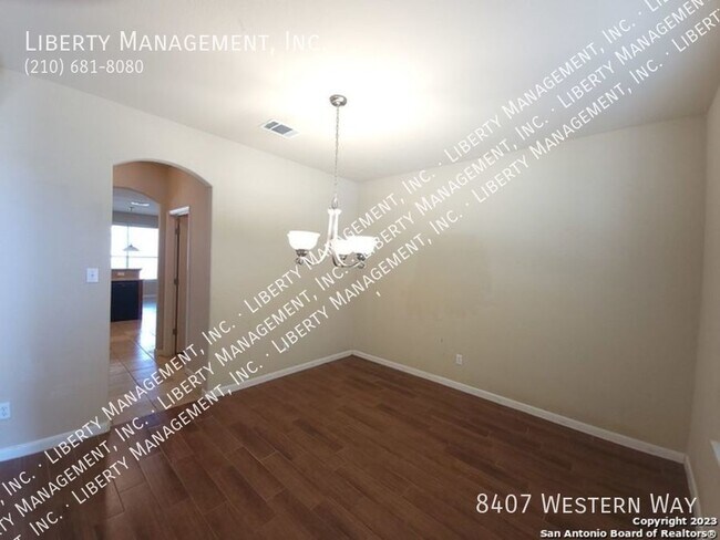 Foto del edificio - Lovely and Very Spacious 4 bedroom, 3 bath...
