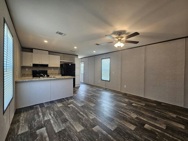 Building Photo - 1046 Myakka Dr