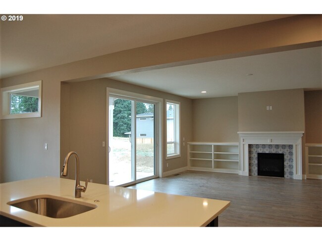 Building Photo - 15763 SE Bollam Dr