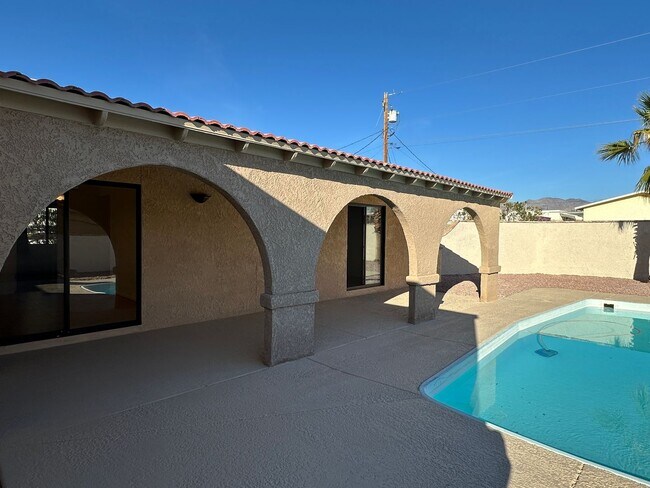Building Photo - Pool home - 3/2/2 - Dog with owner approva...