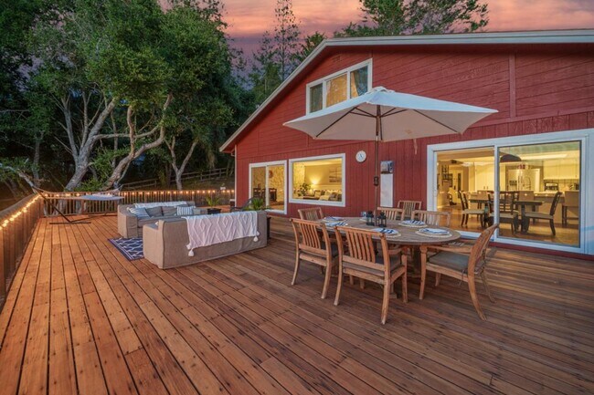 Building Photo - Beautiful Secluded 3 Bed 3 Bath Retreat in...
