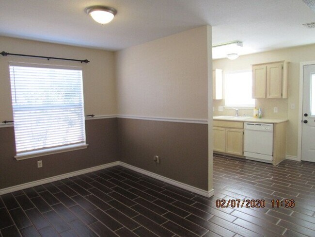 Building Photo - 7802 Wolf Dr