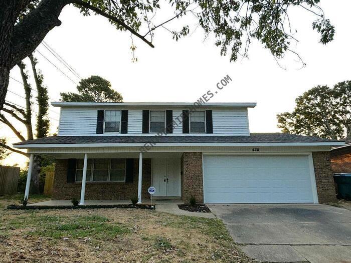 Primary Photo - 425 Burnside Dr