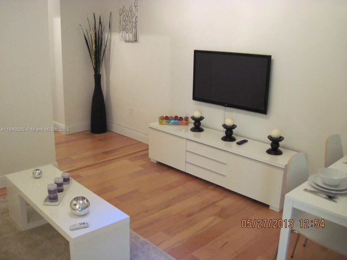 Foto principal - 835 Meridian Ave