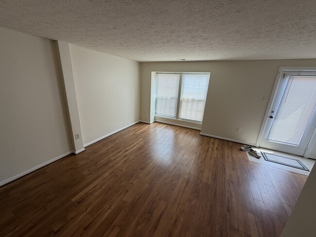 Building Photo - 542 Hollyberry Way