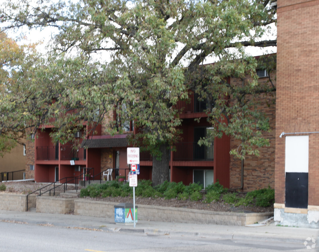 Building Photo - Dillon Apartments