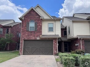 Building Photo - 1052 Colonial Dr