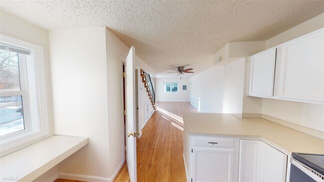 Building Photo - 2 br, 1.5 bath House - 2974 Warwick Loop