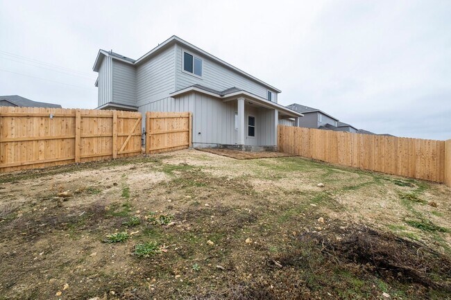 Building Photo - 3 Bedroom, 2 Bath Duplex in Georgetown