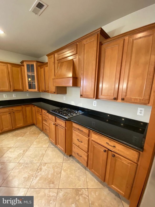 Building Photo - 8327 Yorkshire Ln