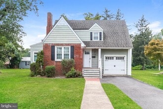 Building Photo - 227 Delview Ln