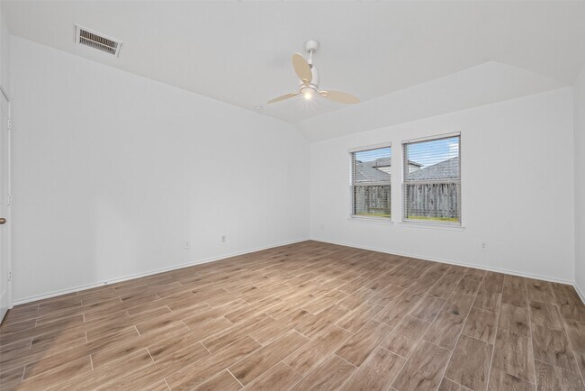 Building Photo - 14683 Cyn Pnes Ln