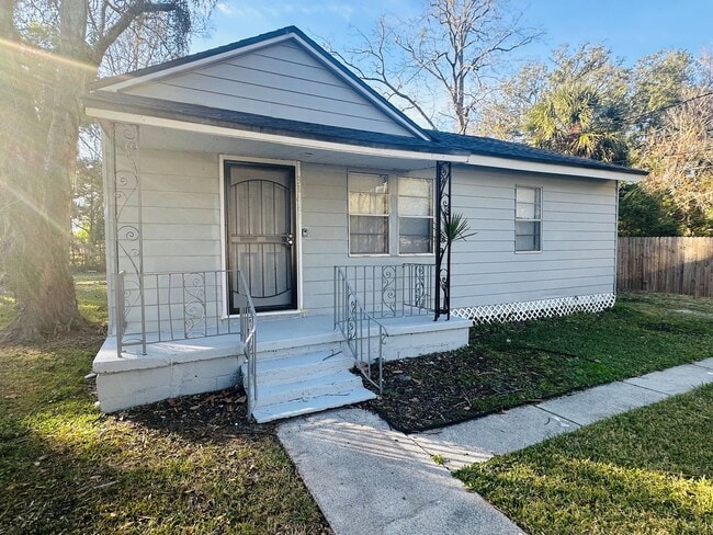 Foto del edificio - 3146 2nd St Cir