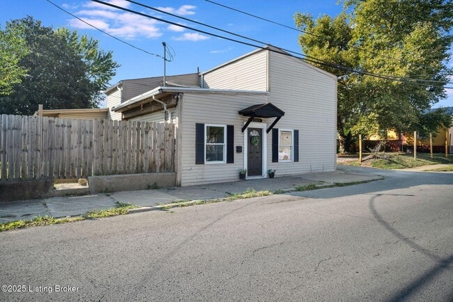 Building Photo - 1112 E Oak St