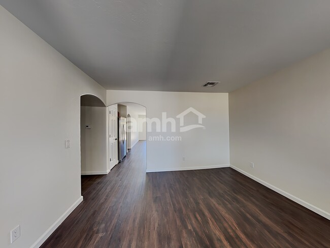 Building Photo - 729 W Firehawk Dr