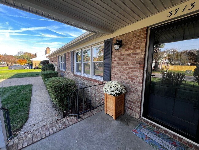 Foto del edificio - Beautiful All-Brick Ranch in the Heart of ...