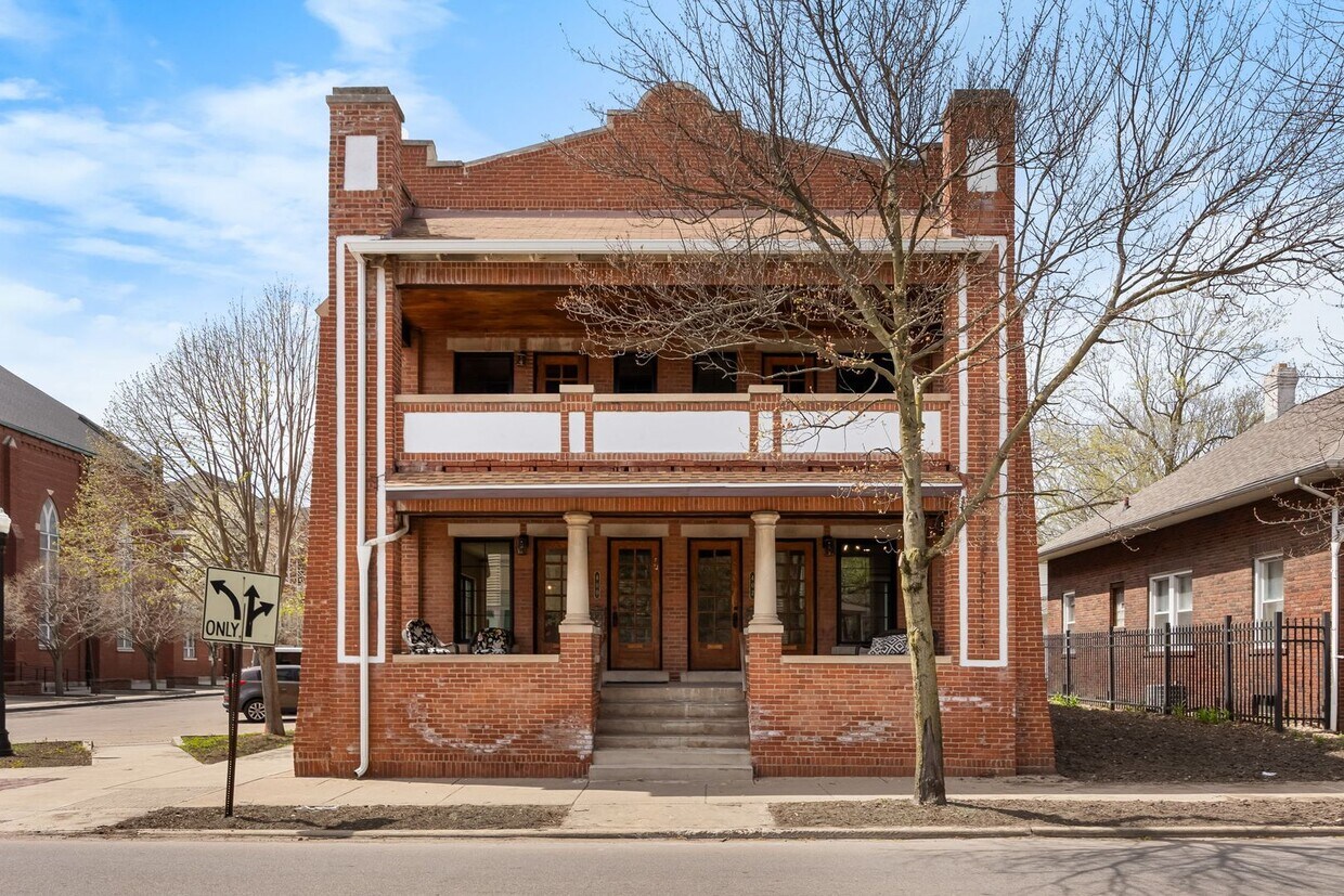 Primary Photo - 400 N. 9th-4TH OFFSET