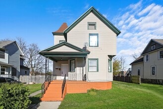 Building Photo - 1095 E Merchant St