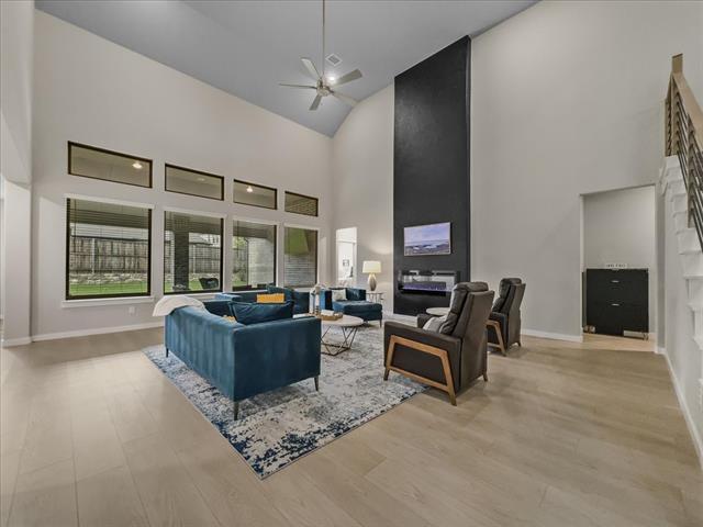 Building Photo - 413 Coyote Creek Dr