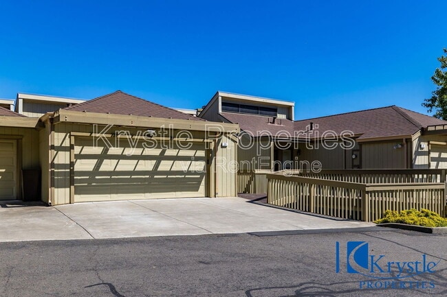 Building Photo - 20 Knoll Dr