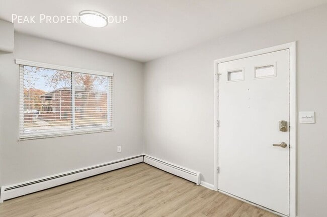 Building Photo - 639 Riverview Dr