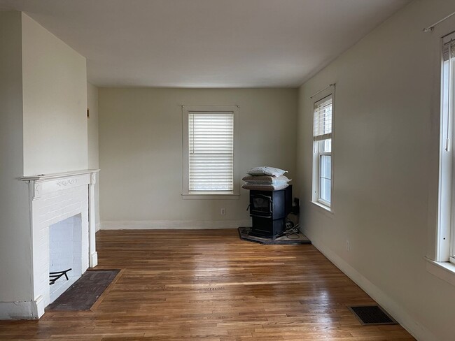 Building Photo - 2 Bedroom downtown Lebanon