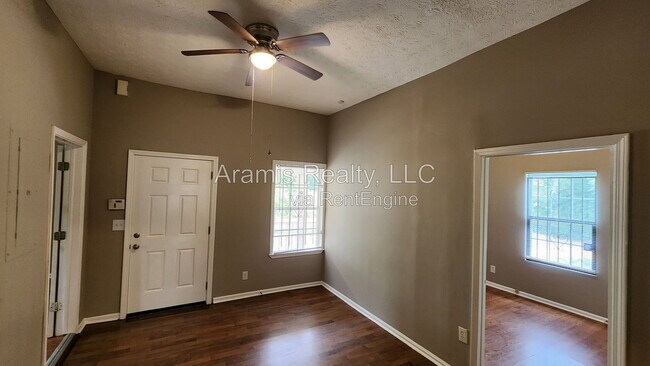 Foto del edificio - 129 McDonough Blvd SE