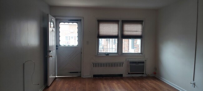 Building Photo - 1400 70th St